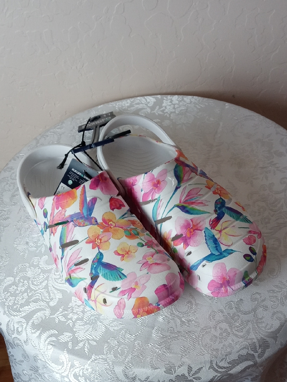 NWT Rugged Shark White Floral Hummingbird Clogs